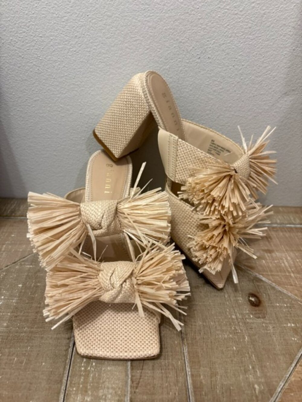 NWOT Gianni Bini Maguire Raffia Fringe Slide Sandals Women's Size 8 (no box) - Picture 1 of 7
